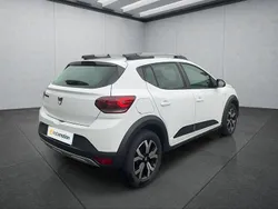 Weiß Gebraucht 2021 Dacia Sandero Stepway Kleinwagen | 14.449 € (Fairer Preis)