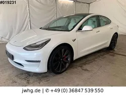 Weiss metallic (metallic) Gebraucht 2020 Tesla Model 3 Long Range AWD Limousine | 24.450 € (Guter Preis)