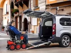 Grau Neu 2025 Peugeot e-Rifter GT Van / Kleinbus | 46.650 € (Teuer)