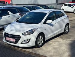 Weiß Gebraucht 2016 Hyundai i30 Limousine | 7.300 € (Fairer Preis)
