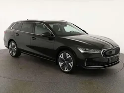 Onyx schwarz metallic Gebraucht 2024 Skoda Superb Selection Kombi | 39.595 €