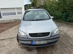 Silber Gebraucht 2000 Opel Zafira Van / Kleinbus | 2.499 €