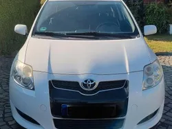 Weiß Gebraucht 2008 Toyota Auris Limousine | 2.900 € (Guter Preis)