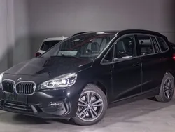 Schwarz Gebraucht 2022 BMW 220 Gran Tourer Sport Line Van / Kleinbus | 27.980 € (Fairer Preis)