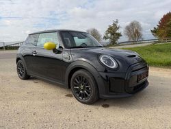 Schwarz Gebraucht 2022 Mini Cooper SE Kleinwagen | 21.500 € (Etwas zu teuer)