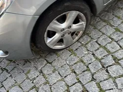 Grau Gebraucht 2006 Toyota Yaris Limousine | 1.500 €