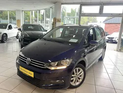 Blau Gebraucht 2019 VW Touran Comfortline Van / Kleinbus | 17.990 € (Guter Preis)
