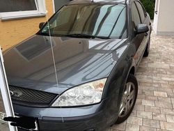 Grau Gebraucht 2001 Ford Mondeo Kleinwagen | 1.600 €