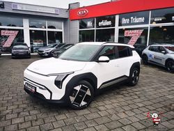 Weiss Neu 2025 Kia EV3 Earth SUV | 40.063 € (Etwas zu teuer)