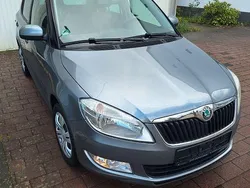 Grau Gebraucht 2012 Skoda Fabia Active Limousine | 4.490 € (Fairer Preis)