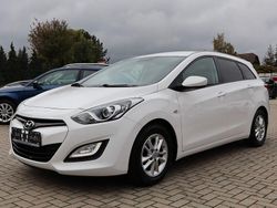 Weiß Gebraucht 2013 Hyundai i30 Trend Kombi | 9.990 € (Etwas zu teuer)