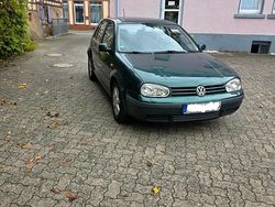 Grün Gebraucht 2000 VW Golf IV Kleinwagen | 900 € (Guter Preis)