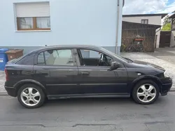 Schwarz Gebraucht 2003 Opel Astra Limousine | 1.200 € (Guter Preis)