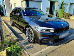 Grau Gebraucht 2020 BMW 530 M Sport Kombi | 33.900 € (Fairer Preis)