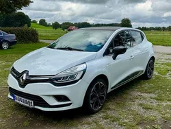 Weiß Gebraucht 2017 Renault Clio IV Bose Edition Limousine | 7.799 € (Fairer Preis)