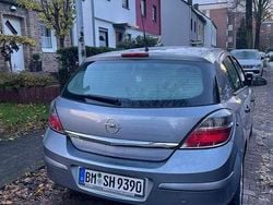 Grau Gebraucht 2009 Opel Astra Edition Limousine | 2.200 € (Guter Preis)