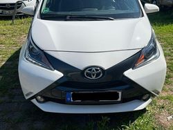 Weiß Gebraucht 2014 Toyota Aygo X-play Kleinwagen | 5.950 € (Fairer Preis)
