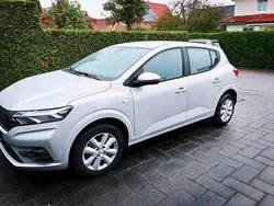 Grau Gebraucht 2021 Dacia Sandero Comfort Kleinwagen | 10.900 € (Guter Preis)