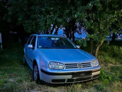 Silber Gebraucht 2002 VW Golf IV Kombi | 1.000 € (Fairer Preis)