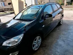 Schwarz Gebraucht 2011 Opel Astra Kombi | 2.200 € (Guter Preis)