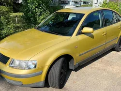 Gelb Gebraucht 1998 VW Passat Limousine | 2.990 € (Teuer)