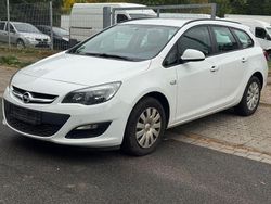 Weiß Gebraucht 2013 Opel Astra Edition Kombi | 2.650 € (Guter Preis)
