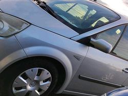 Silber Gebraucht 2006 Renault Scénic II Van / Kleinbus | 2.499 € (Etwas zu teuer)