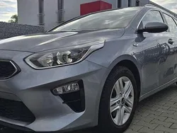 Silber Gebraucht 2021 Kia Ceed Limousine | 12.390 €