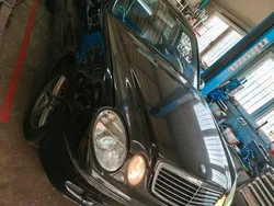 Schwarz Gebraucht 2006 Mercedes E280 Limousine | 800 €