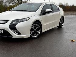 Weiß Gebraucht 2011 Opel Ampera Edition Kleinwagen | 7.700 € (Etwas zu teuer)