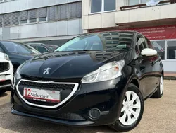 Schwarz Gebraucht 2015 Peugeot 208 Kleinwagen | 6.490 € (Fairer Preis)