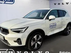 Crystal white / metallic Gebraucht 2023 Volvo XC40 Plus SUV | 39.990 € (Etwas zu teuer)