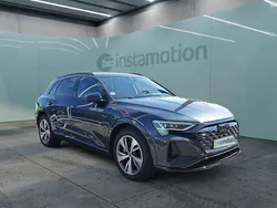 Grau Gebraucht 2023 Audi Q8 e-tron S-Line SUV | 55.444 € (Fairer Preis)