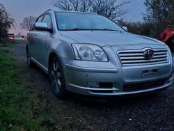 Silber Gebraucht 2003 Toyota Avensis Kombi | 2.999 € (Fairer Preis)