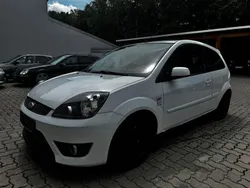 Weiß Gebraucht 2007 Ford Fiesta Ambiente Kleinwagen | 1.090 € (Fairer Preis)