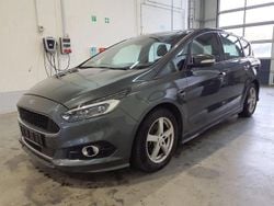 Grün Gebraucht 2018 Ford S-MAX ST-Line Van / Kleinbus | 13.257 € (Guter Preis)