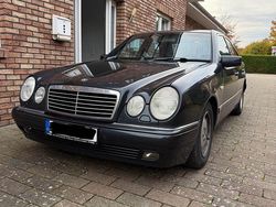 Blau Gebraucht 1997 Mercedes E230 Limousine | 1.500 €
