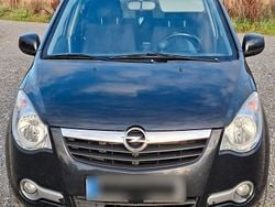 Schwarz Gebraucht 2008 Opel Agila Edition Kleinwagen | 3.990 € (Teuer)