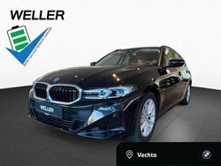 Black sapphire (schwarz) Gebraucht 2023 BMW 320e Shadowline Kombi | 32.750 € (Etwas zu teuer)