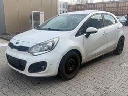 Weiß Gebraucht 2013 Kia Rio Spirit Limousine | 2.200 € (Superpreis)