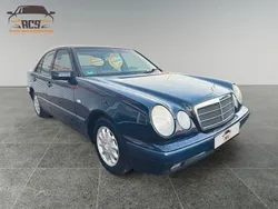 Blau Gebraucht 1999 Mercedes E200 Classic Limousine | 7.490 €