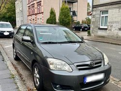 Grau Gebraucht 2004 Toyota Corolla Limousine | 2.100 €