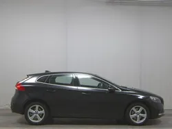 Schwarz Gebraucht 2013 Volvo V40 Momentum Kombi | 7.990 € (Superpreis)