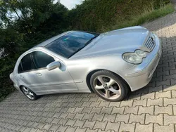 Silber Gebraucht 2003 Mercedes C200 Limousine | 2.000 €