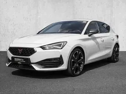Weiss Gebraucht 2023 Seat Leon Limousine | 26.480 € (Fairer Preis)