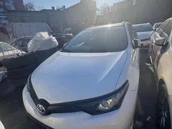 Weiß Gebraucht 2018 Toyota Auris Kombi | 7.499 €