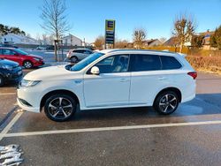 Weiß Gebraucht 2021 Mitsubishi Outlander P-HEV Basis SUV | 21.800 € (Fairer Preis)