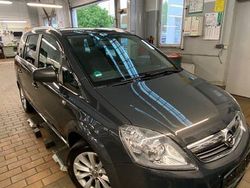 Grau Gebraucht 2014 Opel Zafira Family Van / Kleinbus | 7.359 € (Fairer Preis)