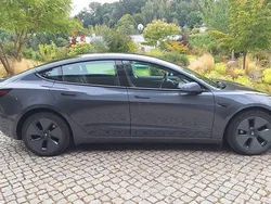 Grau Gebraucht 2022 Tesla Model 3 RWD Limousine | 27.800 € (Fairer Preis)