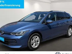 Blau Gebraucht 2024 VW Golf VIII Life Kombi | 23.560 € (Guter Preis)